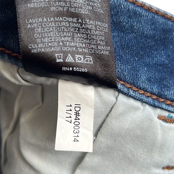 Express Cuffed Ultimate Stretch Low Rise Shortie Denim Shorts Size 0 - Picture 9 of 9